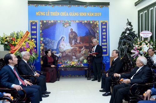 Linh mục Trần Xuân Mạnh phát biểu. 