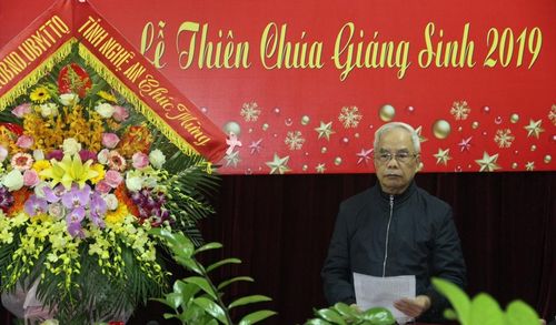 Linh mục Nguyễn Đăng Điền, Chủ tịch Ủy ban Đoàn kết Công giáo phát biểu cảm ơn Tỉnh ủy Nghệ An.