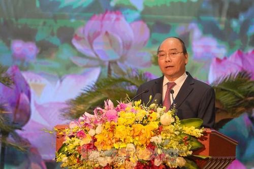 “Bộ Quốc phòng cần chủ động nắm chắc tình hình, đánh giá và dự báo đúng các tình huống phức tạp có thể xảy ra, kịp thời tham mưu với Đảng, Nhà nước, Quân ủy T.Ư kế sách ngăn ngừa, loại bỏ các nguy cơ chiến tranh, bảo vệ Tổ quốc từ sớm, từ xa; tuyệt đối không để tổ quốc bị động, bất ngờ”, Thủ tướng nói. 