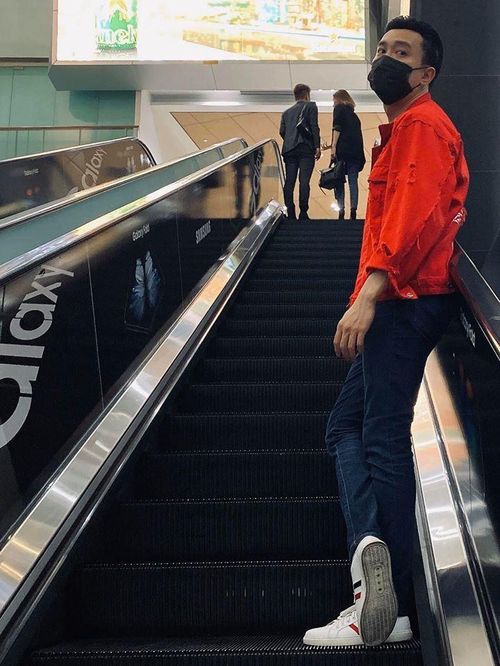  Quốc Trường tỏ ra cô đơn trong mùa Giáng sinh sắp tới: “Ai cũng nói anh là thiếu gia. Nhưng anh lại thấy anh thiếu em”.
