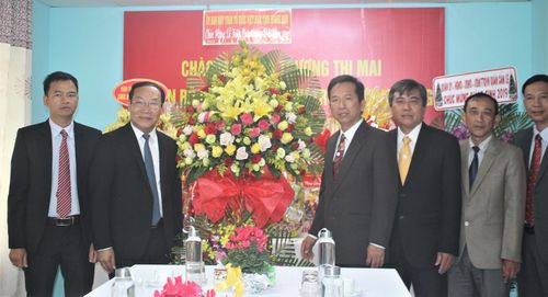 Ông Võ Xuân Ca thăm, chúc mừng Giáng sinh ở Hội truyền giáo Cơ đốc Việt Nam.