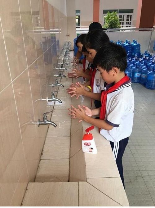 Rửa tay bằng xà phòng để chống dịch bệnh
