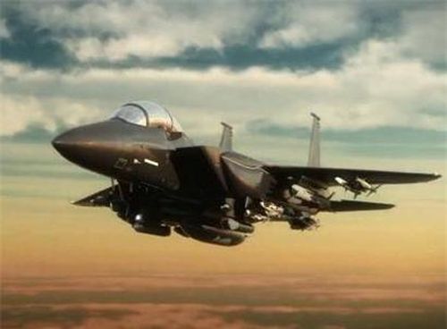 Điểm đặc biệt là F-15EX có thể mang tới 24 tên lửa, gấp đôi các chiến đấu cơ khác. 