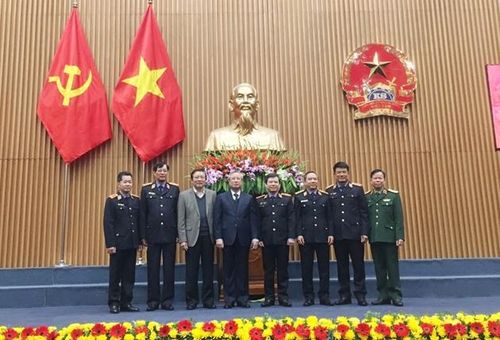 Đồng chí Trần Quốc Vượng, đồng chí Phan Đình Trạc và các đồng chí lãnh đạo VKSND tối cao.
