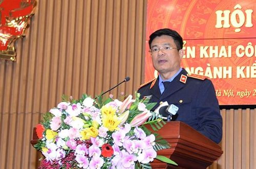 Đồng chí Nguyễn Huy Tiến, Phó Viện trưởng VKSND tối cao trình bày Chỉ thị công tác của ngành Kiểm sát nhân dân năm 2020.