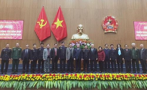 Đồng chí Trần Quốc Vượng, đại biểu và các đồng chí lãnh đạo, nguyên lãnh đạo VKSND tối cao.