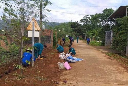 Nhân dân Gia Lâm chung tay bảo vệ môi trường để xây dựng nông thôn mới nâng cao; bộ mặt nông thôn Gia Lâm đã có nhiều khởi sắc. Ảnh: D.Nguyễn