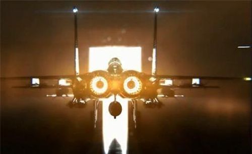 Theo yêu cầu của Không quân Mỹ với chương trình F-15EX, những chiếc tiêm kích này phải mang được số tên lửa nhiều gấp đôi Su-27 và Su-35 Nga. Hiện nay các tiêm kích thuộc họ Flanker của Không quân Nga có thể mang tối đa 12 tên lửa không đối không tầm ngắn và ngoài tầm nhìn trên các giá treo vũ khí của mình.