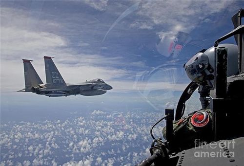 Báo Mỹ mở đầu bài viết bằng nhận định, để biết được dòng chiến đấu cơ nào mạnh hơn cần phải qua chiến đấu thực tế. Hạn sử dụng của F-15 Eagle của Hoa Kỳ sắp hết, tuy nhiên chiếc máy bay này vẫn có thể đủ sức chiến đấu với máy bay chiến đấu Su-57 thế hệ thứ năm của Nga. 