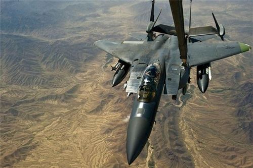  Do có tính đến thực tế này, Lockheed Martin đang phát triển thiết bị cảm biến đa chức năng Legion pod, và hệ thống cảm biến hồng ngoại cho phép F-15 phát hiện và theo dõi kẻ thù ở khoảng cách xa với độ chính xác cao. Nhờ đó, sau khi phát hiện Su-57, phi công F-15 có đủ thời gian để phóng tên lửa tầm xa Raytheon AIM-120D AMRAAM. 