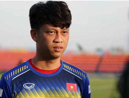  Chia sẻ với truyền thông, tiền vệ Trần Anh Sơn cho biết toàn đội đang thích nghi rất tốt với điều kiện thời tiết tại Thái Lan do đã có thời gian tập luyện ở TP.HCM có khí hậu tương đồng. 