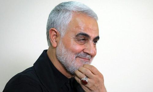  PMU cho biết thi thể của tướng Soleimani không còn nguyên vẹn sau đòn tấn công, trong khi họ "không thể tìm thấy thi thể của Hussaini". Danh tính của tướng Soleimani được xác định thông qua chiếc nhẫn gắn viên đá đỏ cỡ lớn mà ông này luôn đeo ở ngón áp út lúc còn sống 