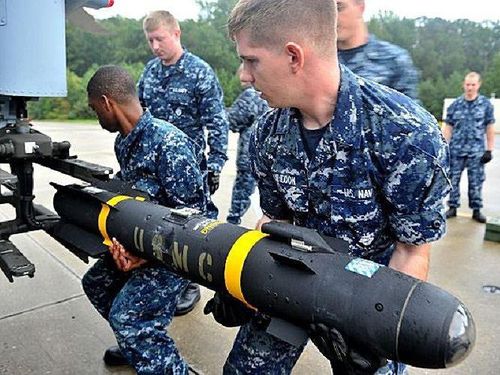  Tên lửa AGM-114 Hellfire có trọng lượng 45-49kg tùy biến thể 