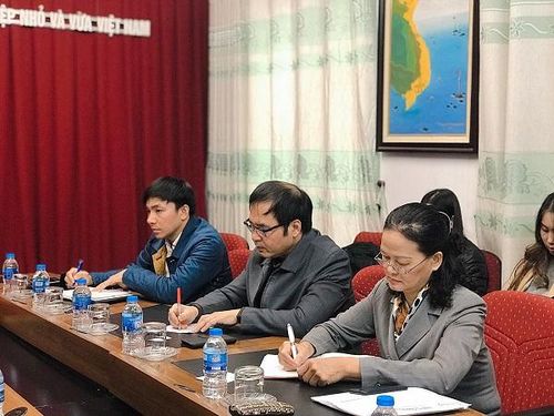 Mr. To Hoai Nam and leaders of VINASME