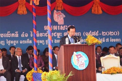 Chủ tịch CPP Samdech Hun Sen đọc diễn văn tại Lễ mít-tinh.