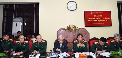 Các đại biểu tham dự buổi tọa đàm.