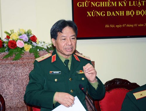 Thiếu tướng Phạm Văn Huấn phát biểu tại tọa đàm.
