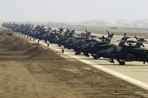 Trực thăng Apache của quân đội Mỹ tại căn cứ không quân Ein Al-Assad ở miền Tây Iraq. (Nguồn: USAF/TTXVN)