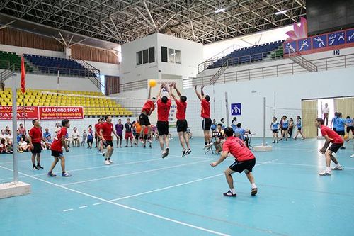 Nhiều giải thể thao được tổ chức trong năm thu hút đông người dân tham gia.