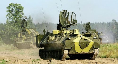 Trong biên chế quân đội Iran hiện có tổng cộng 29 tổ hợp phòng không tầm thấp Tor-M1 được Nga cung cấp vào giai đoạn 2006 - 2007 với giá trị hợp đồng ước đạt 700 triệu USD.