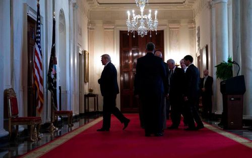  Tổng thống Trump chuẩn bị đọc bài phát biểu toàn quốc hôm 8/1. Tuần trước, ông mô tả tướng Soleimani là "kẻ khủng bố số 1 ở bất cứ nơi nào trên thế giới". Ảnh: New York Times. 