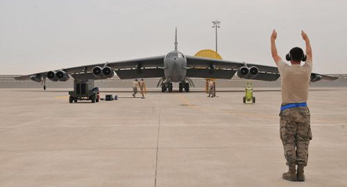 B-52 được điều tới căn cứ không quân gần Iran. Ảnh: Reuters