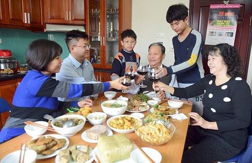 Người cao tuổi cần ăn uống khoa học để đảm bảo chăm sóc sức khỏe trong dịp Tết (ảnh minh họa)