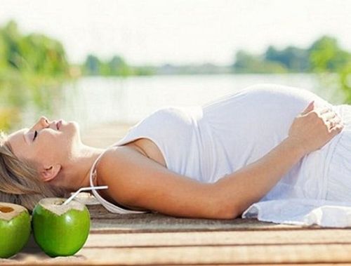 Các chất vitamin và các khoáng chất quan trọng có trong nước dừa sẽ giúp cơ thể người mẹ tăng khả năng miễn dịch, ngăn ngừa khả năng viêm nhiễm trong quá trình mang thai