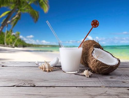 Nước dừa còn đóng vai trò như một loại thuốc kháng sinh, nó còn là một phương thuốc đơn giản cho những vấn đề về đường ruột như táo bón hoặc tiêu chảy