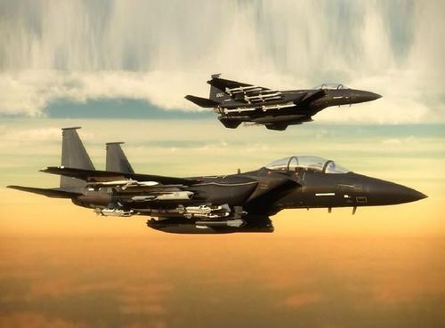  Điều quan trọng nữa là giá thành của F-15EX ở mức rất phải chăng, nó sẽ thấp hơn con số khoảng 95 triệu USD của tiêm kích F-35A vào thời điểm hiện nay và có thể còn giảm trong tương lai. 
