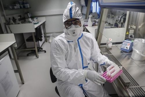 Nghiên cứu mới nhất cho thấy thời gian ủ bệnh của virus corona là 5,2 ngày. Ảnh: AFP.