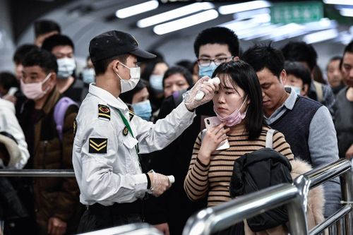 Dịch virus corona đang khiến kinh tế Trung Quốc lao đao. Ảnh: CNBC.