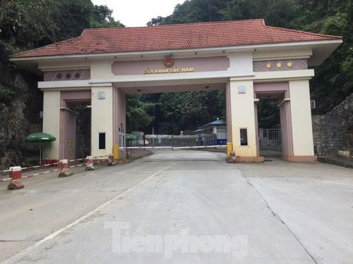 Cửa khẩu Cốc Nam vắng vẻ, phía Trung Quốc đóng cửa khẩu, không xuất nhập khẩu hàng hóa (ảnh chụp chiều 30/1) .Ảnh: Duy Chiến