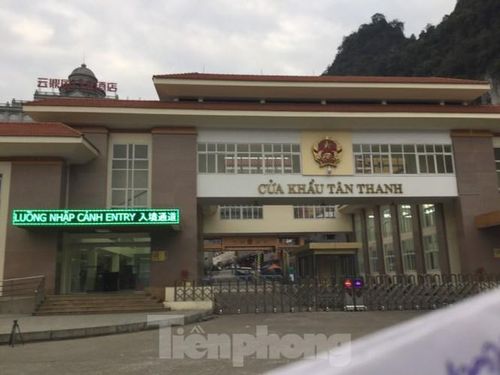 Cửa khẩu Tân Thanh, ngày 30/1 chỉ có khoảng 40 người qua lại thăm thân, chúc tết .Ảnh: Duy Chiến