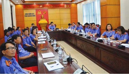 VKSND tỉnh Quảng Ninh theo dõi trực tuyến một phiên tòa số hóa hồ sơ.