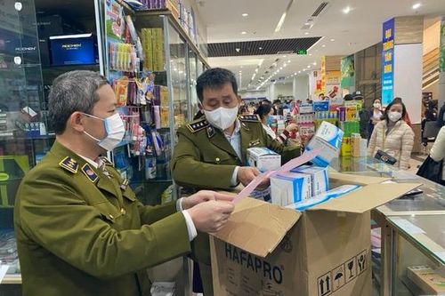 Xử lý gian thương tăng giá khẩu trang chóng mặt