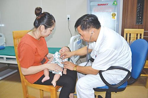 Khám sàng lọc trước khi tiêm. Ảnh minh họa