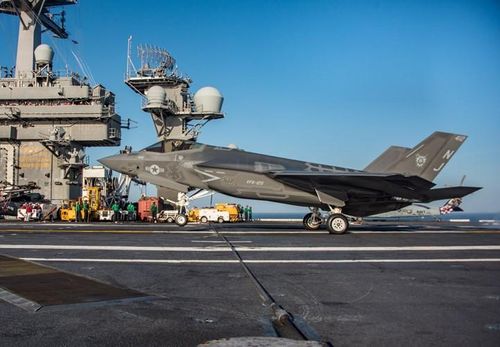  Khi ở chế độ tàng hình, F-35C có khả năng mang theo khoảng 2,8 tấn vũ khí, tất cả đều được giấu trong thân máy bay. 
