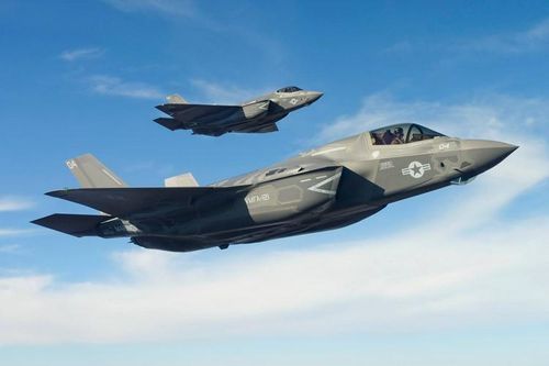  Tuy nhiên khi không cần tàng hình, F-35C có khả năng mang theo 10,5 tấn vũ khí, đây là một con số cực kỳ ấn tượng cho tiêm kích một động cơ. 