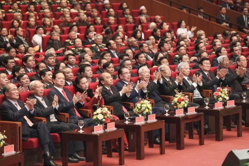  Các lãnh đạo, nguyên lãnh đạo Đảng, Nhà nước, Chính phủ, Quốc hội dự lễ mít tinh. 