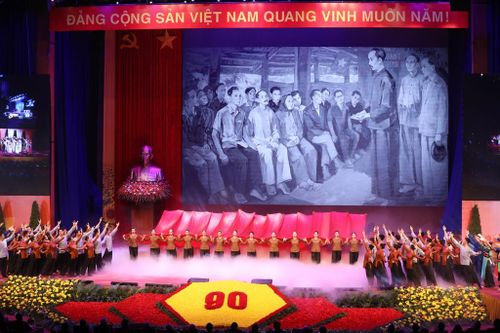  Chương trình văn nghệ chào mừng kỷ nệm 90 năm ngày thành lập Đảng. Ảnh: Hải Quân. 