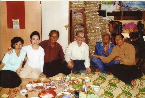 Những hình ảnh hiếm về cụ Amakong thời còn sống. Ảnh: NVCC