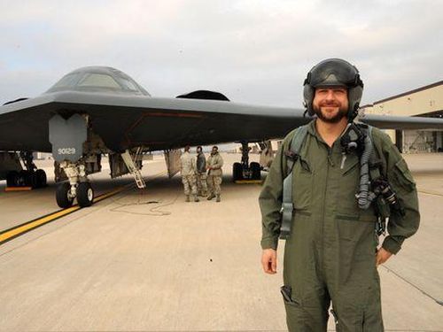 B-2 là một chiếc máy bay nhiều phi công ước muốn được điều khiển.