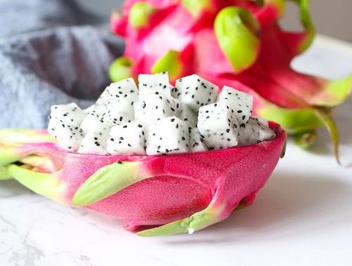  Nhiều vấn đề về mắt, đặc biệt là thoái hóa điểm vàng liên quan đến tuổi tác, có thể được gây ra bởi sự thiếu hụt vitamin A. Thanh long là sự lựa chọn hoàn hảo, có tác dụng duy trì và cải thiện thị lực của bạn 