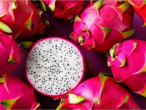  Bên cạnh đó, lycopene - một chất nằm trong phần màu đỏ của quả thanh long, được chứng minh giúp giảm nguy cơ ung thư tiền liệt tuyến 