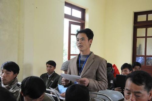 Người dân xã Quan Thần Sán phát biểu tại hội nghị đối thoại trực tiếp với lãnh đạo huyện Si Ma Cai.