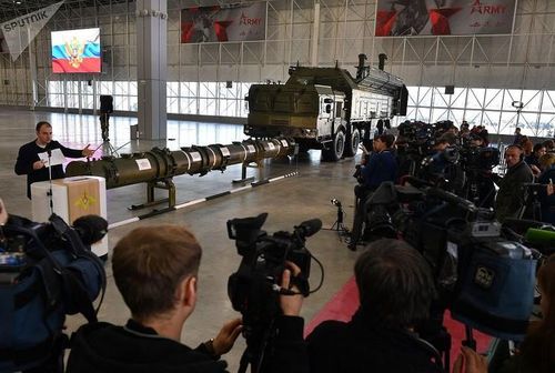 Ý kiến trên được Tổng thư ký NATO Jens Stoltenberg xác nhận, vị quan chức này nói rằng trong trường hợp xảy ra xung đột quân sự với Nga, các tên lửa "rất nguy hiểm" của Moskva sẽ phá hủy hầu hết các thành phố châu Âu.