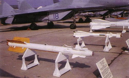 Tên lửa không đối không tầm ngắn R-73 là loại tên lửa được Liên Xô chế tạo từ năm 1984 và tới nay vẫn được Nga cùng nhiều quốc gia trên thế giới sử dụng. Nguồn ảnh: QQ.