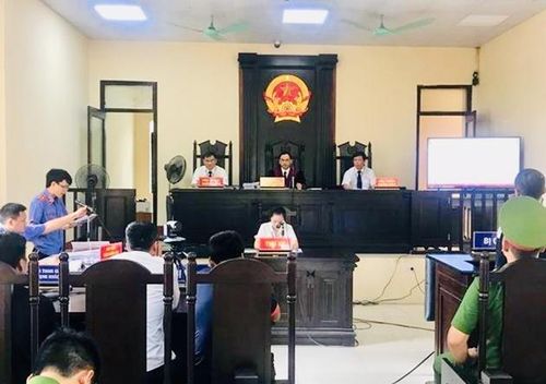 Quang cảnh một phiên tòa hình sự “Số hóa hồ sơ vụ án” tại tỉnh Quảng Ninh. 