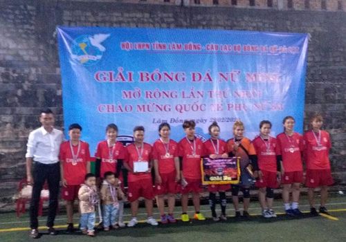 Trao giải cho các đội mạnh